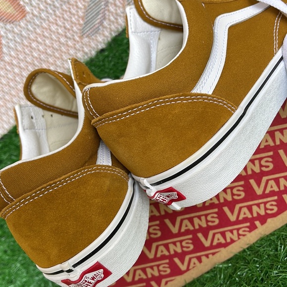 Vans WMNS Old Skool
Color Theory Golden Brown
VN0005UF1M7
Sneakers - Picture 15 of 16
